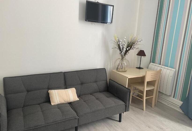 חדר סטנדרט לארבעה, Au Chapon Fin