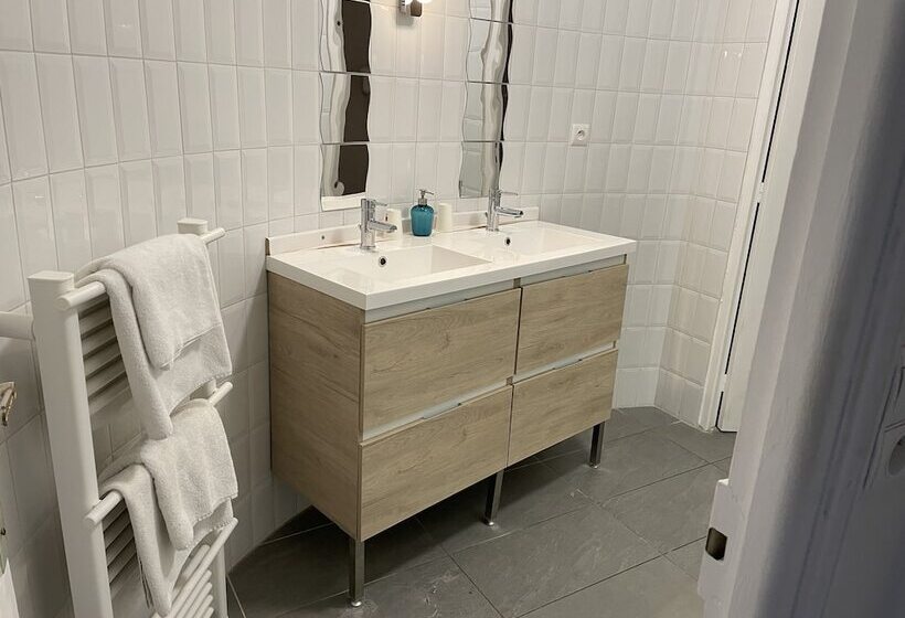 חדר סטנדרט לארבעה, Au Chapon Fin