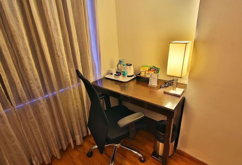 غرفة تنفيذية, Clarks Collection Vadodara