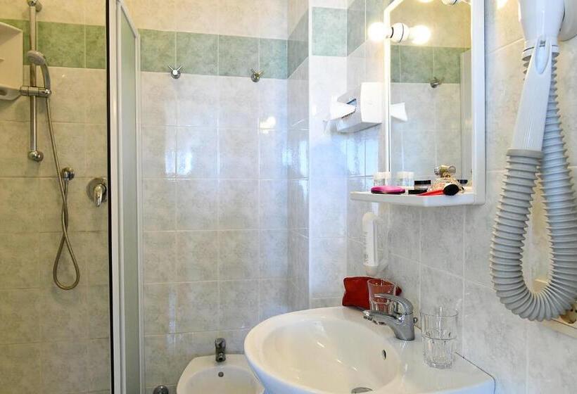 חדר אקונומי, Righetto Fronte Mare