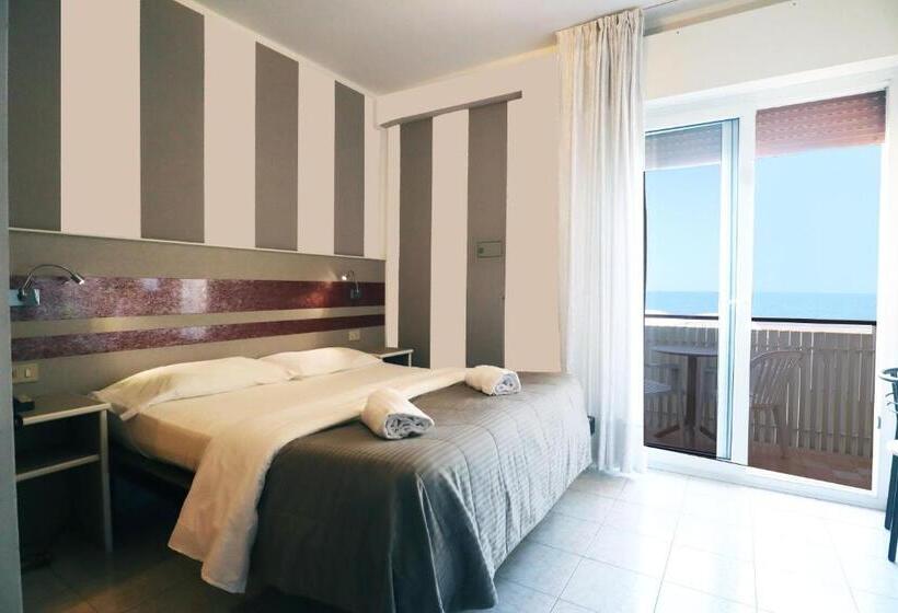 带阳台及侧面海景的标准房间, Righetto Fronte Mare