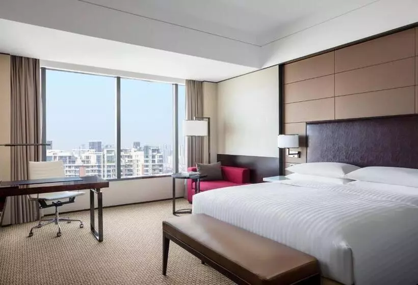 キングサイズベッド、シティビューデラックスルーム, Shunde Marriott