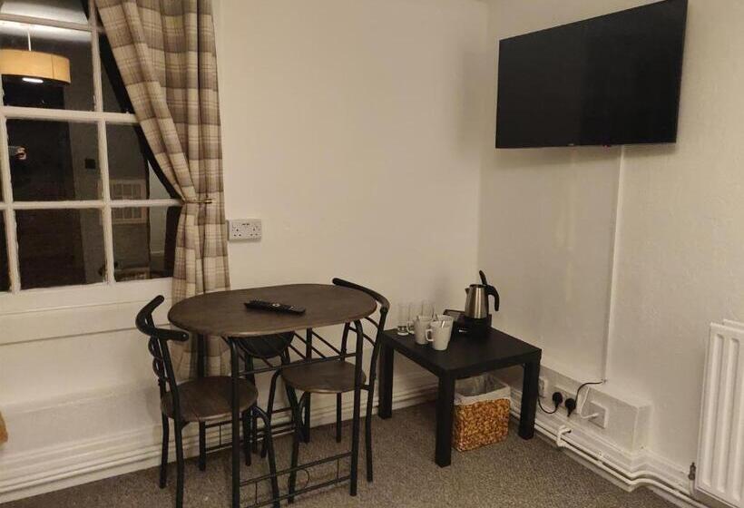 غرفة قياسية ثلاثية, The Fox