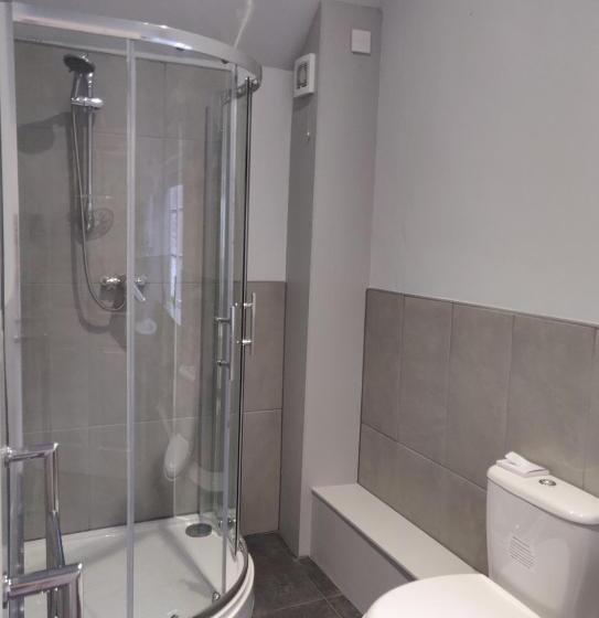 غرفة سوبيريور, The Fox