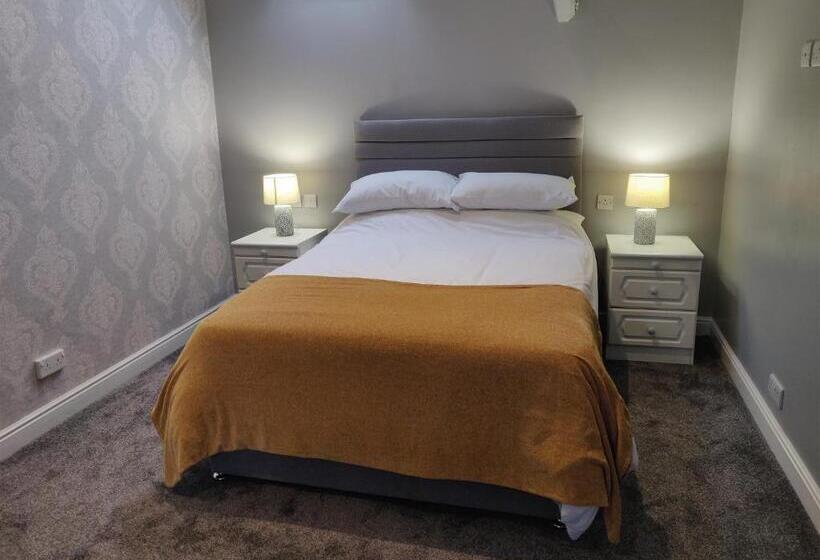 غرفة سوبيريور, The Fox