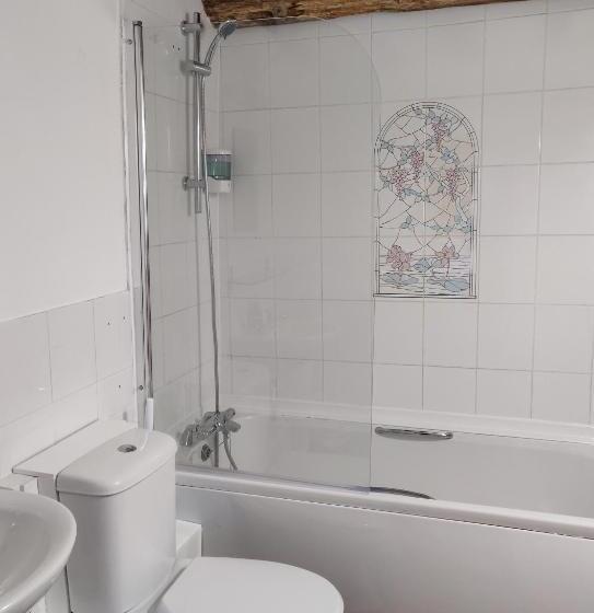 غرفة ديلوكس, The Fox