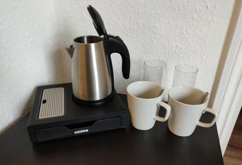 غرفة ديلوكس, The Fox