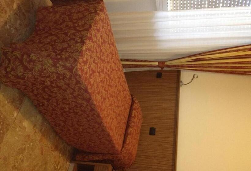 스탠다드 트리픔 룸 공동욕실, York