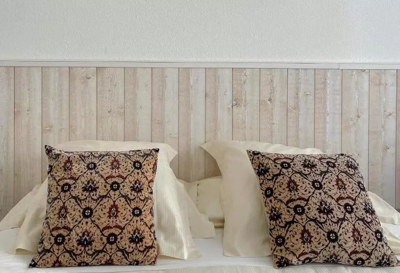 استودیوی استاندارد, Louison Appart & Suite
