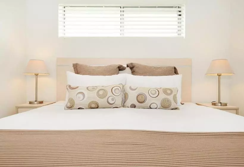 １ベッドルームアパートメント, Oaks Middlemount Suites