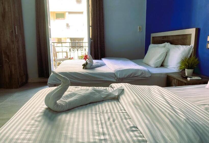 اتاق استاندارد چهار تخته, The Australian Hostel