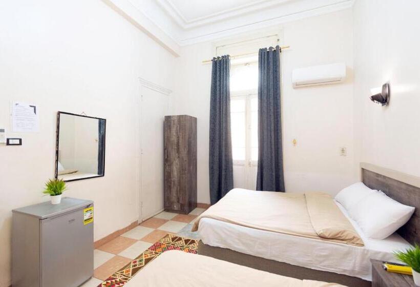 اتاق لوکس با بالکن, The Australian Hostel