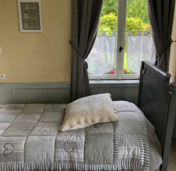 庭の見えるスタンダードトリプルルーム, Chambre D Hotes Romance