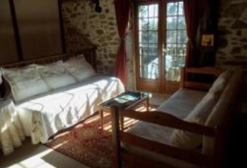 Семейный Номер Вид на Сад, L Oustal Chambres Et Tables D Hôtes