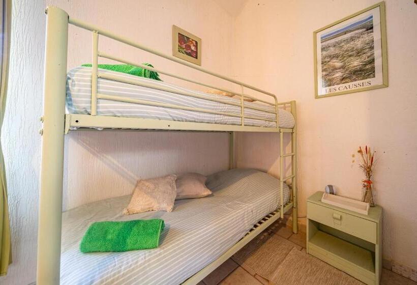 4인용 스탠다드 룸, Les Copains à Bord