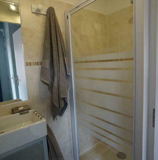 Standard Værelse, The Silent Picket