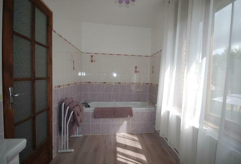 Standard Værelse, The Silent Picket