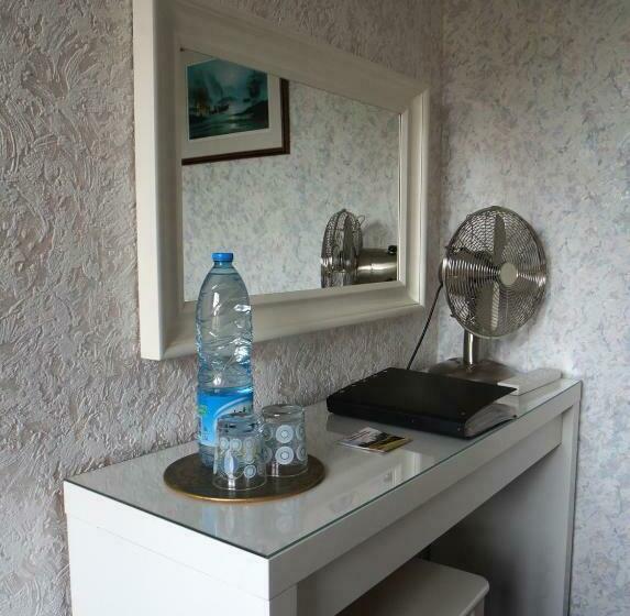 Standard Værelse, The Silent Picket