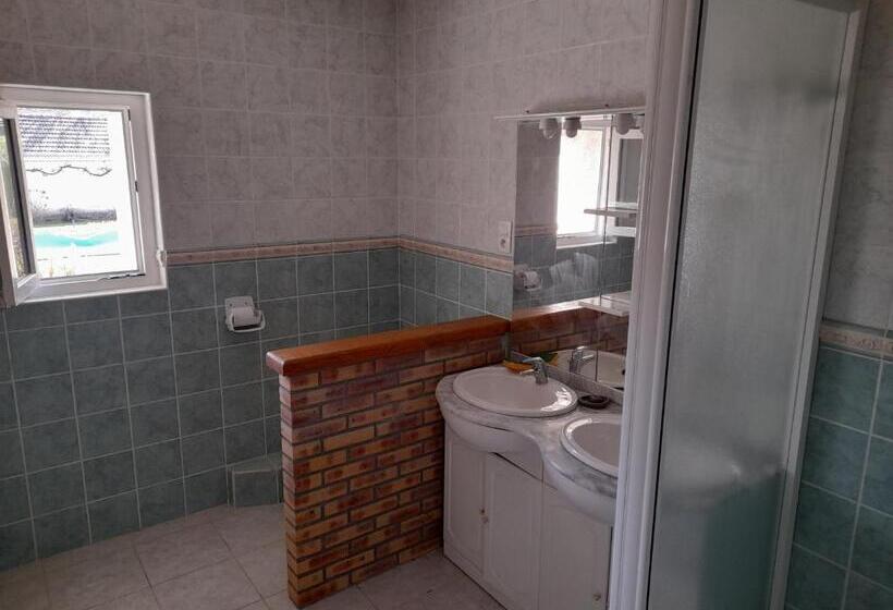 חדר סטנדרט, Avol D Oiseau