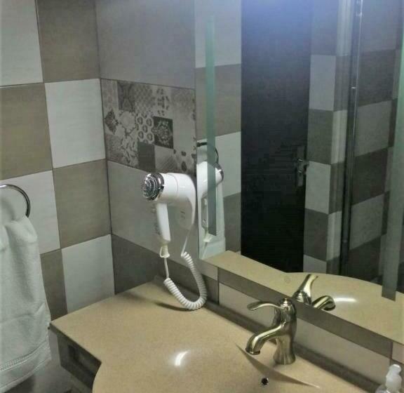 4间卧室的房子, Casa Savu Secaria