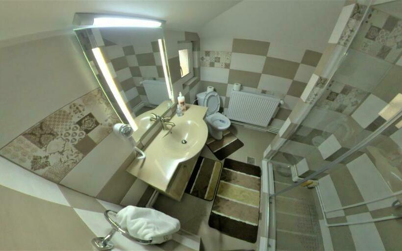 4间卧室的房子, Casa Savu Secaria