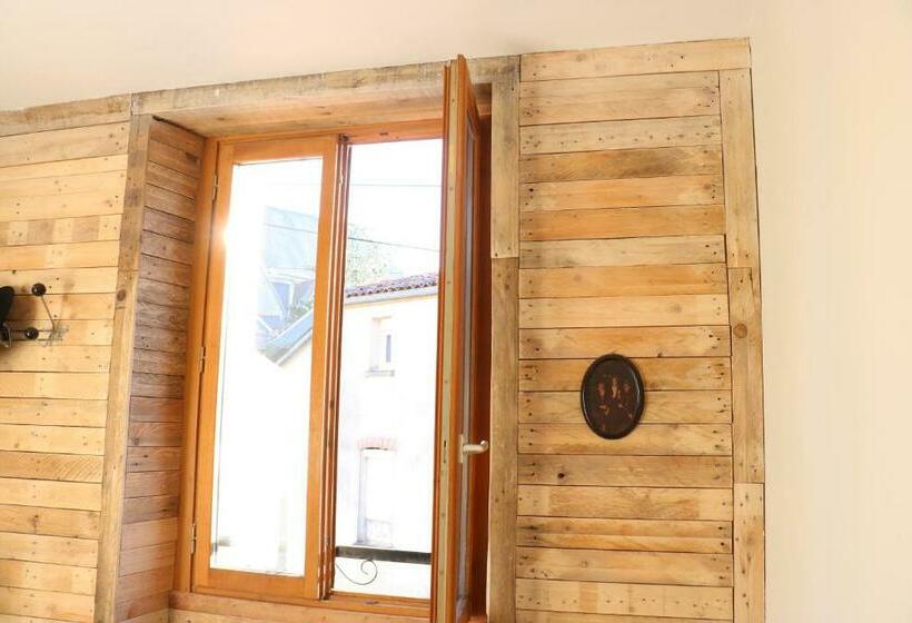 带共用浴室的标准房间, Maison Du Lys En Layon