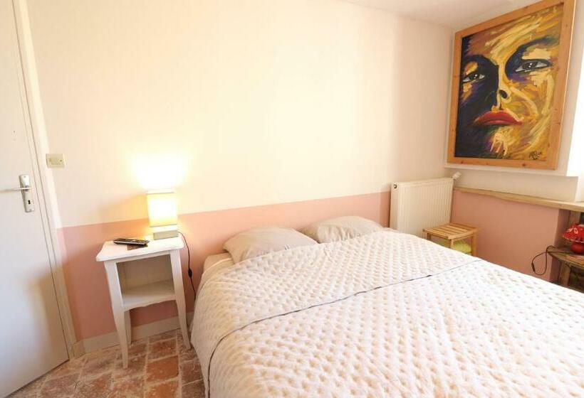 带共用浴室的标准房间, Maison Du Lys En Layon