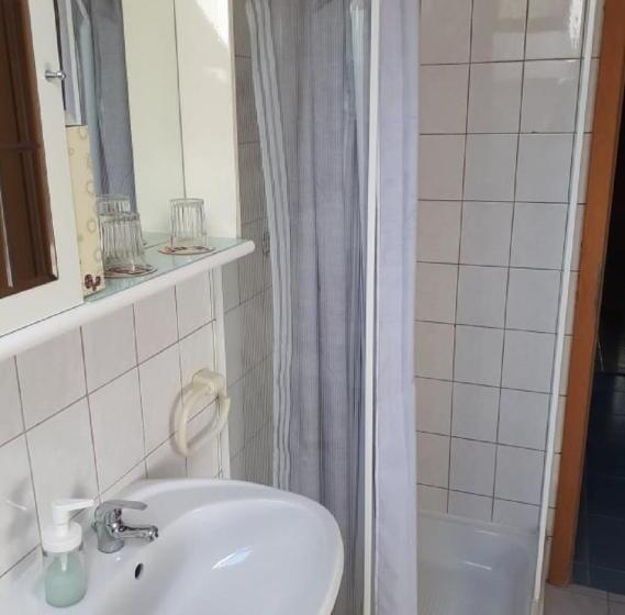 Номер Стандарт, Tüttös Vendéghàz