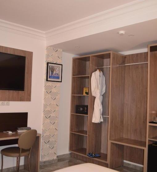 اتاق لوکس, Agremas