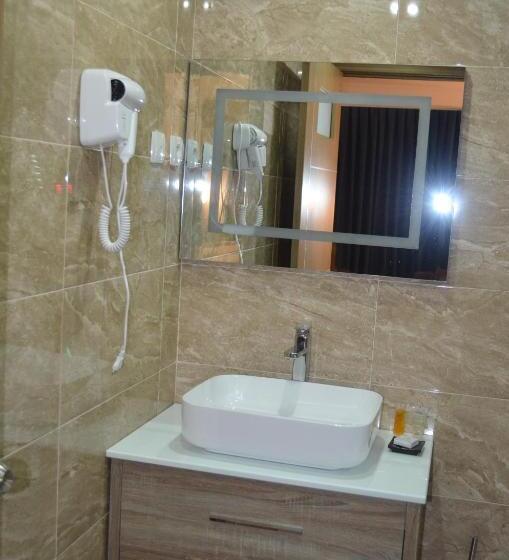 اتاق لوکس, Agremas