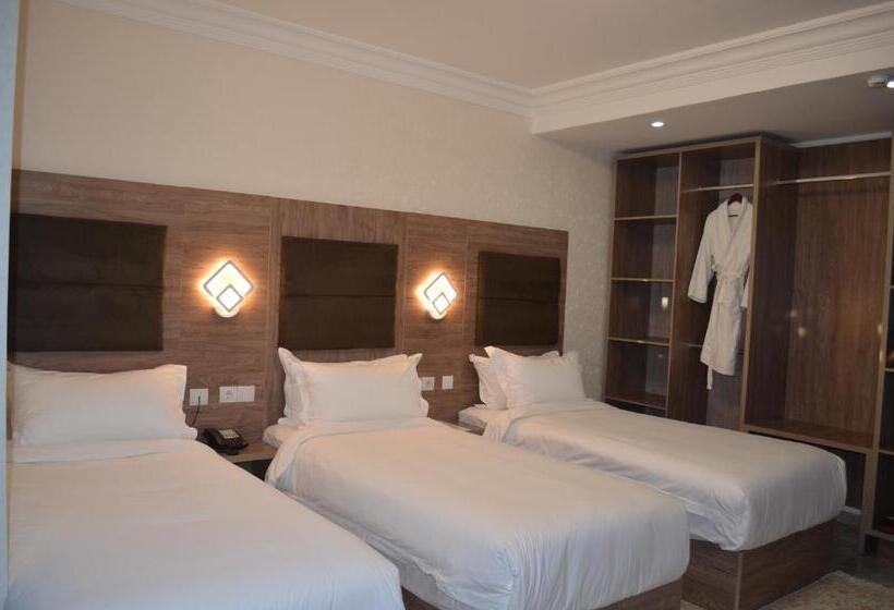 اتاق استاندارد سه نفره, Agremas