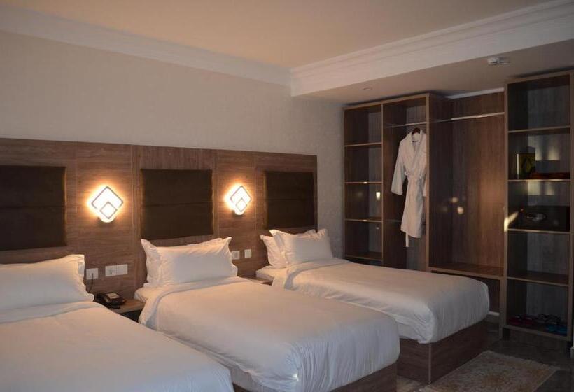 اتاق استاندارد سه نفره, Agremas