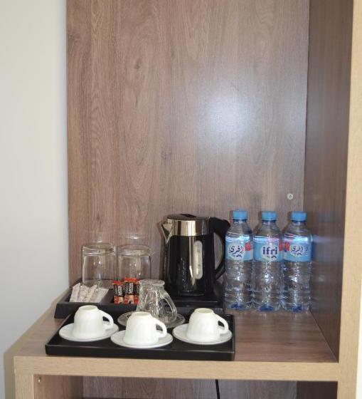 اتاق استاندارد سه نفره, Agremas