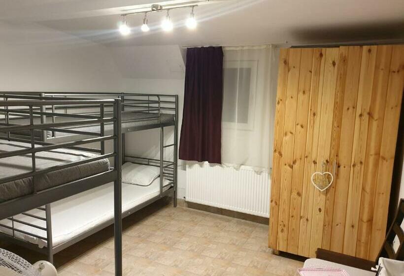 غرفة قياسية رباعية مطلة على الحديقة, Hobby Land Ranch Horse S Barn Guesthouse