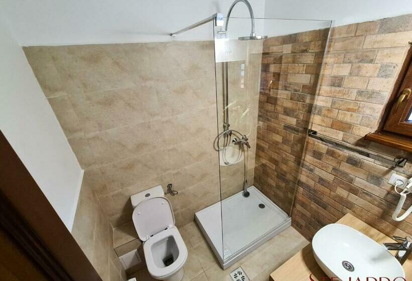 غرفة قياسية, Stejarro Conac Moldovenesc