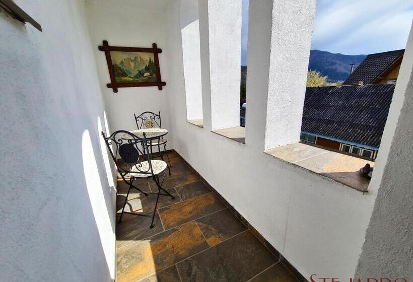 غرفة قياسية, Stejarro Conac Moldovenesc