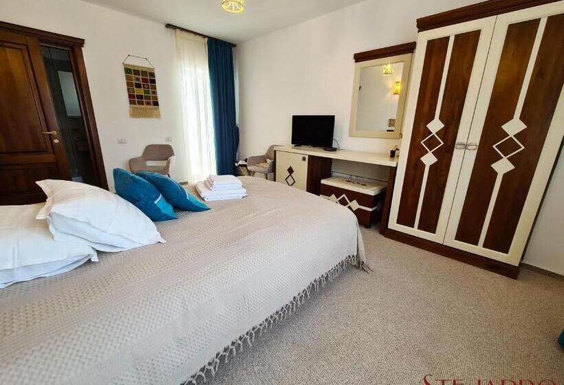 غرفة قياسية, Stejarro Conac Moldovenesc