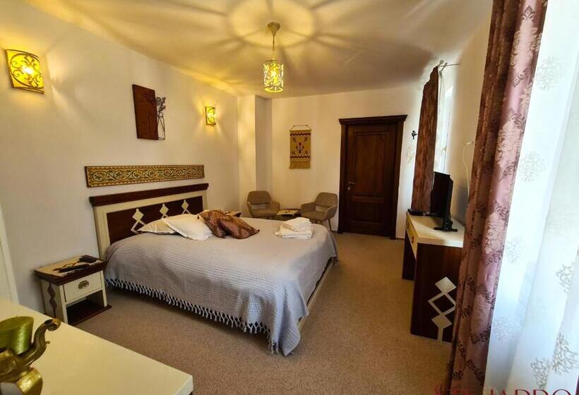 شقة غرفة واحدة, Stejarro Conac Moldovenesc