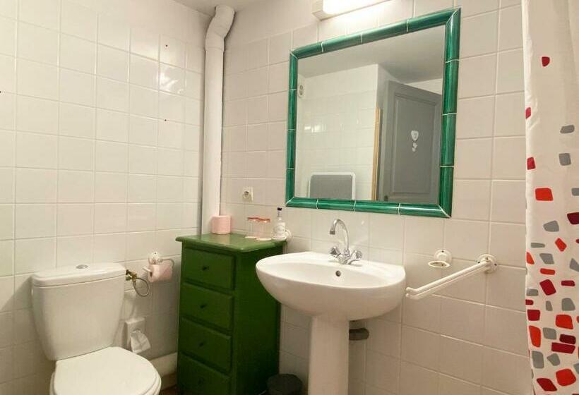 חדר סטנדרט, Orangerie De Cardet   Maison D Hôtes   B&b