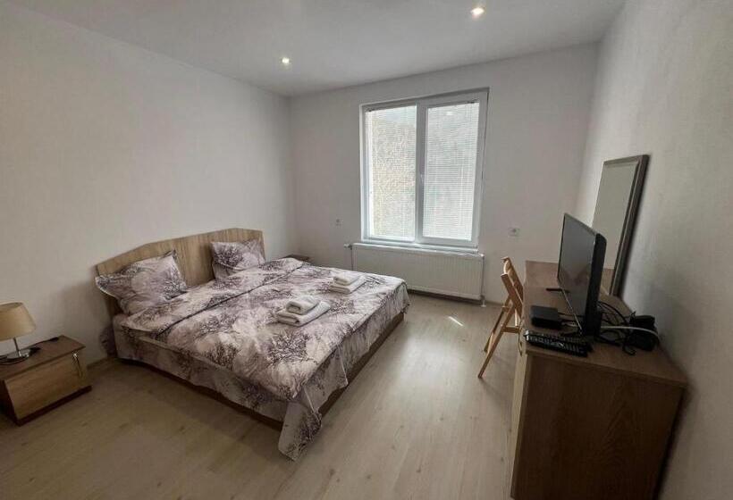 Casa 1 Quarto, къща за гости давидковска река