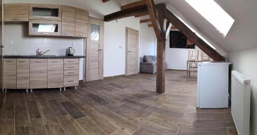 דירת חדר, Penzion Na Farmě