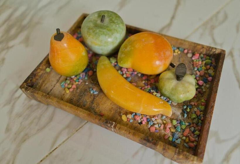 Номер Стандарт Вид на Сад, Saak Luúm Ruta Puuc