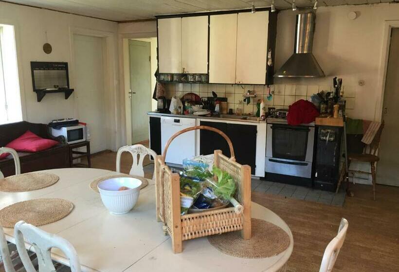 غرفة إقتصادية, Charming House On Large Property On Vato