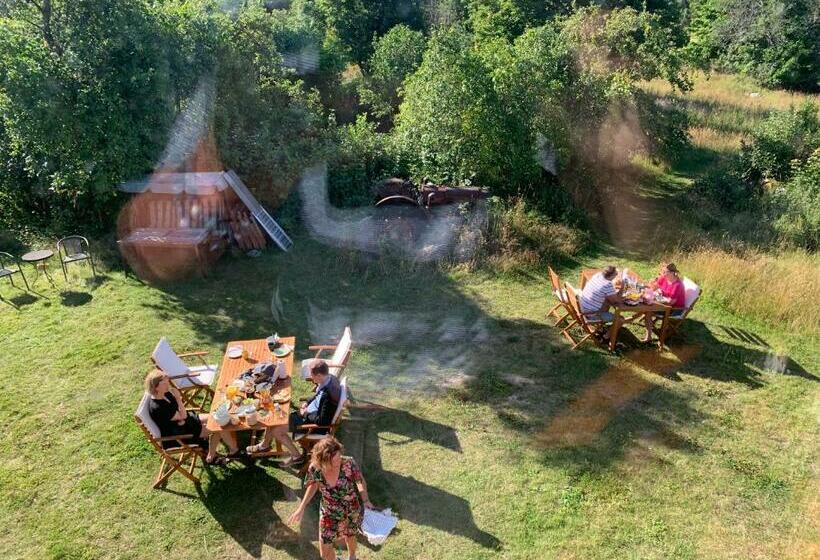 غرفة إقتصادية, Charming House On Large Property On Vato