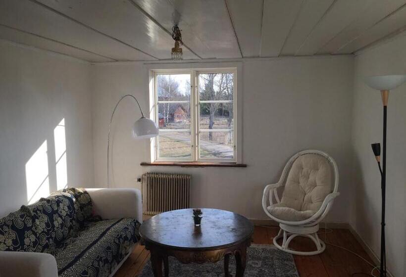 جناح مطلّ علي الحديقة, Charming House On Large Property On Vato