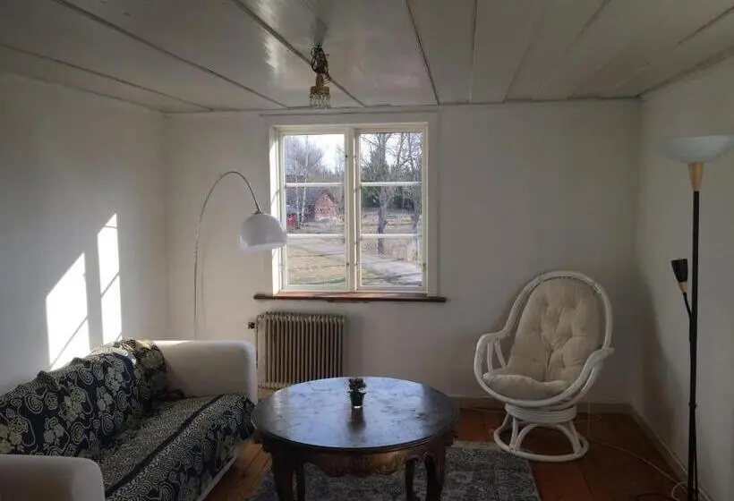 ガーデンビュースイート, Charming House On Large Property On Vato