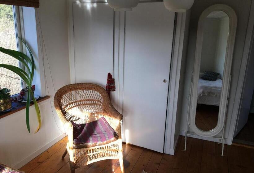 غرفة قياسية, Charming House On Large Property On Vato