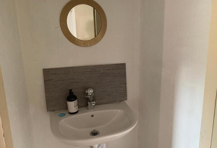 Номер Economy, Charming House On Large Property On Vato