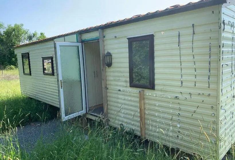 ２ベッドルームハウス, Charming House On Large Property On Vato