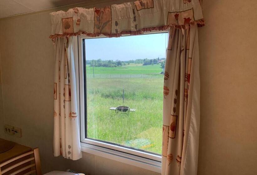 Дом 2 Спальни, Charming House On Large Property On Vato